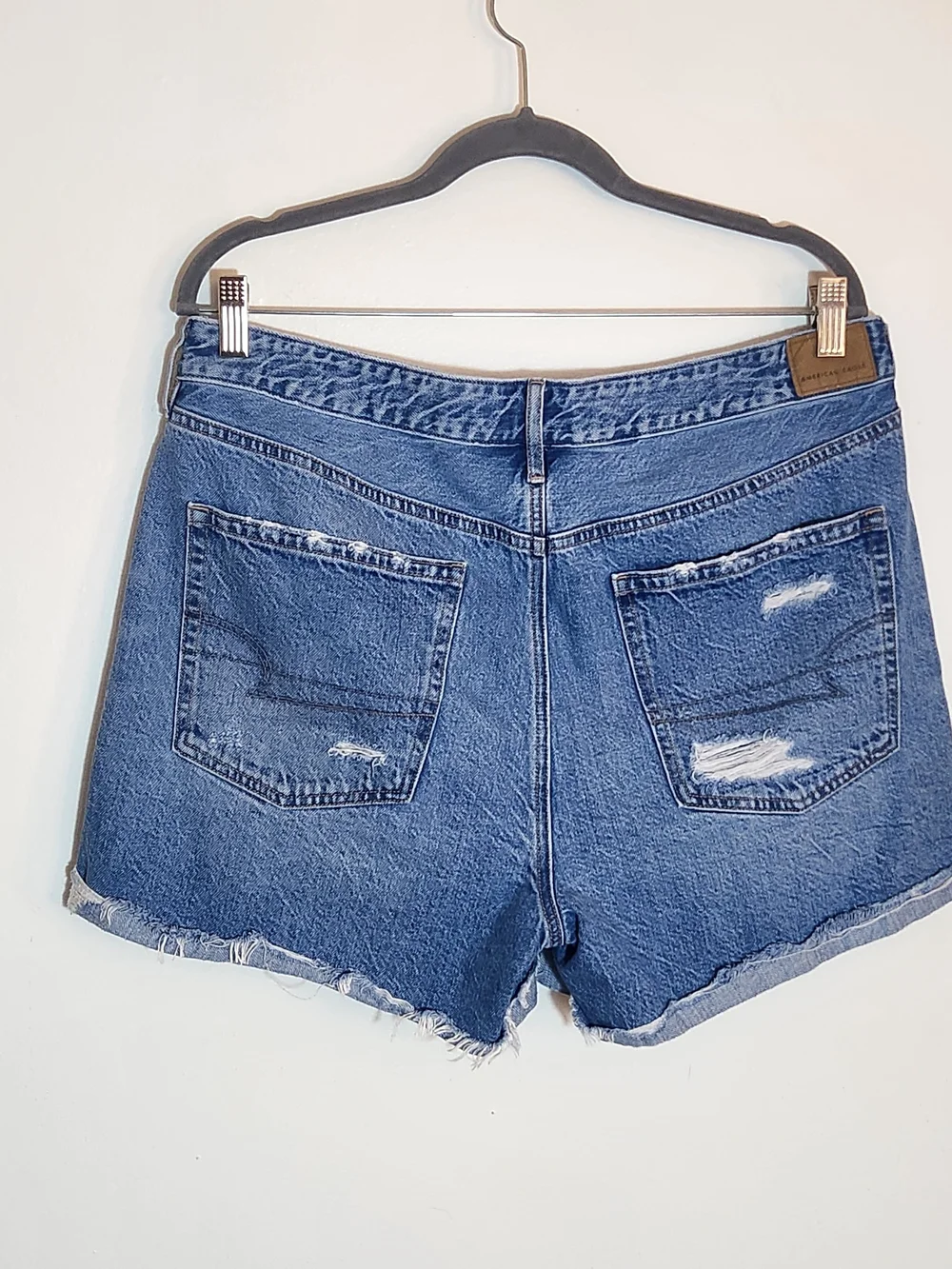 American Eagle Tomgirl Distressed Denim Shorts Medium Wash Size 14